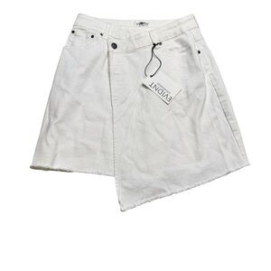 🤍 EVIDNT Los Angeles Raw Hem Mini Skirt – White Denim (Size 26,‎ NWT) ✨